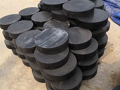 富川县板式橡胶支座由若干层橡胶片与薄钢板经加压硫化